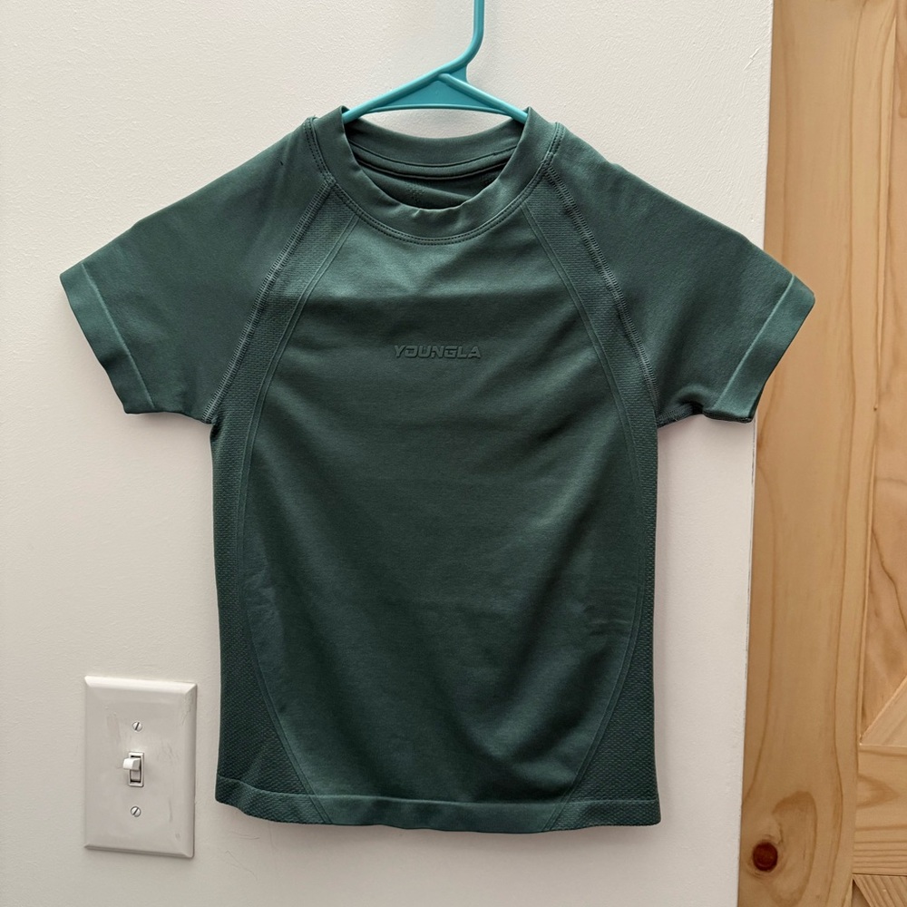 Youngla W446 Seamless Curve Compression Tee